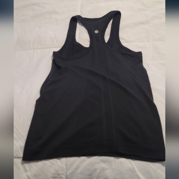 Lululemon swiftly 2.0 racerback black size 4 hip length - Picture 2 of 3